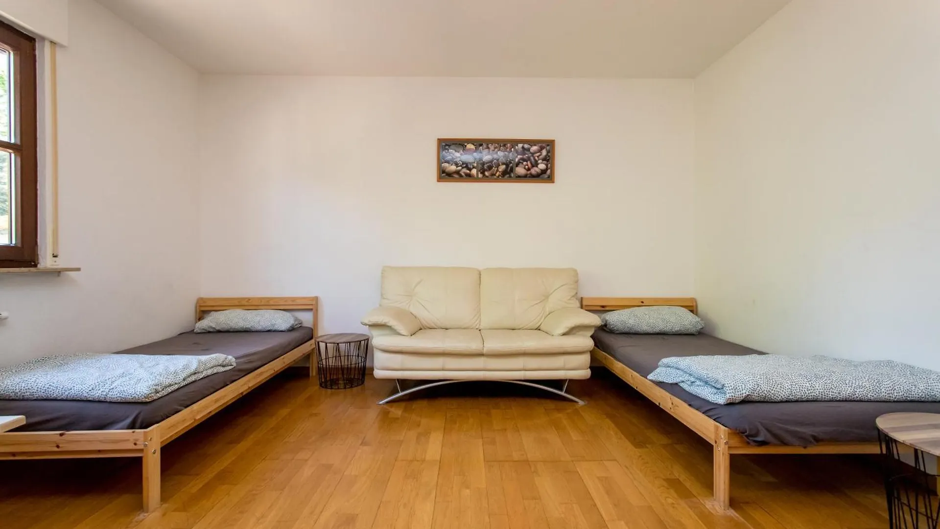 Apartment Ferienwohnung mit 123qm für 8 Personen mit sehr großem Garten, einfache Innen-Ausstattung Leipzig